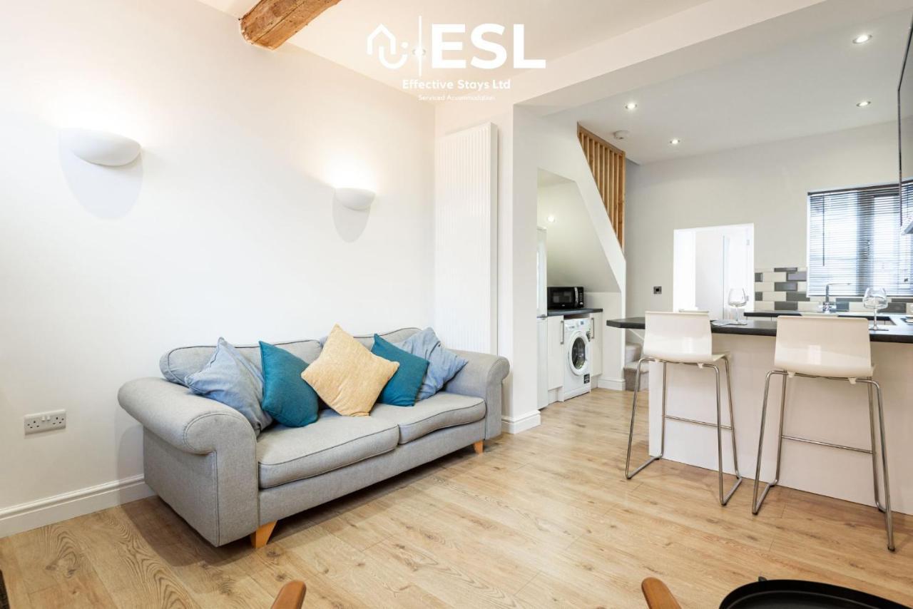 2 Bedroom Terrace Cottage, Parking, 5 Minutes Drive To Royal Shrewsbury Hospital Esterno foto