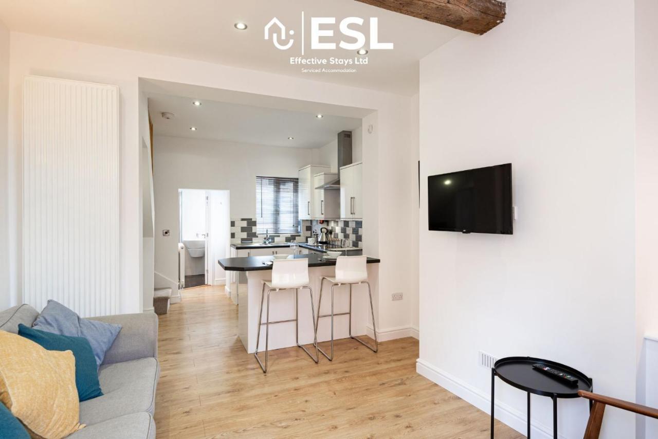 2 Bedroom Terrace Cottage, Parking, 5 Minutes Drive To Royal Shrewsbury Hospital Esterno foto