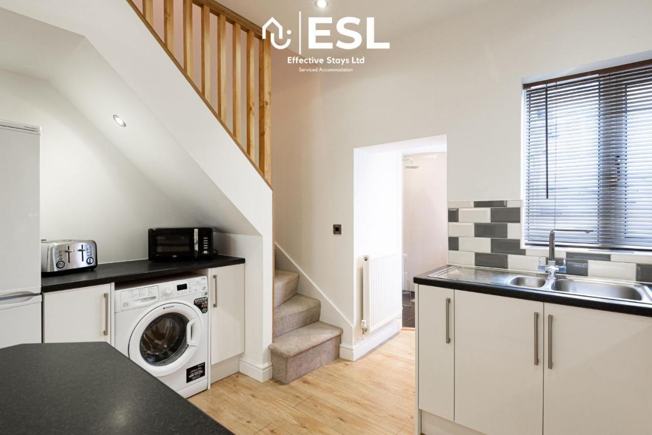2 Bedroom Terrace Cottage, Parking, 5 Minutes Drive To Royal Shrewsbury Hospital Esterno foto