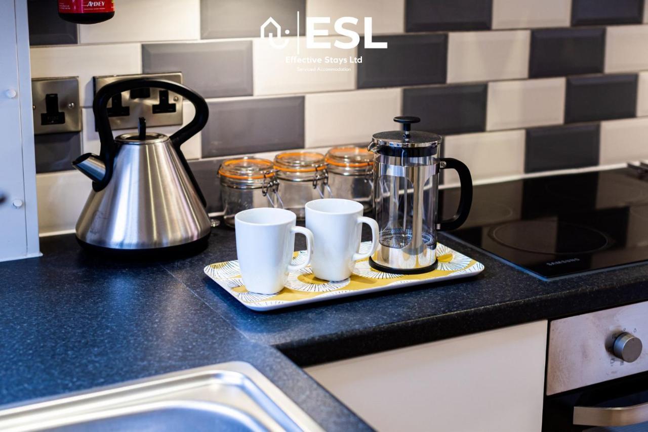 2 Bedroom Terrace Cottage, Parking, 5 Minutes Drive To Royal Shrewsbury Hospital Esterno foto