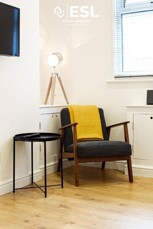 2 Bedroom Terrace Cottage, Parking, 5 Minutes Drive To Royal Shrewsbury Hospital Esterno foto