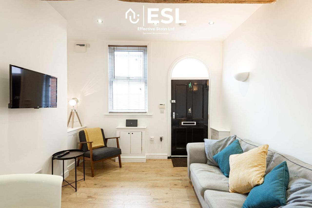 2 Bedroom Terrace Cottage, Parking, 5 Minutes Drive To Royal Shrewsbury Hospital Esterno foto