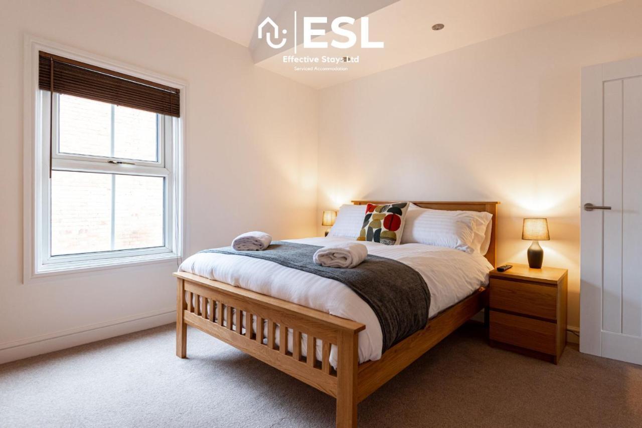 2 Bedroom Terrace Cottage, Parking, 5 Minutes Drive To Royal Shrewsbury Hospital Esterno foto
