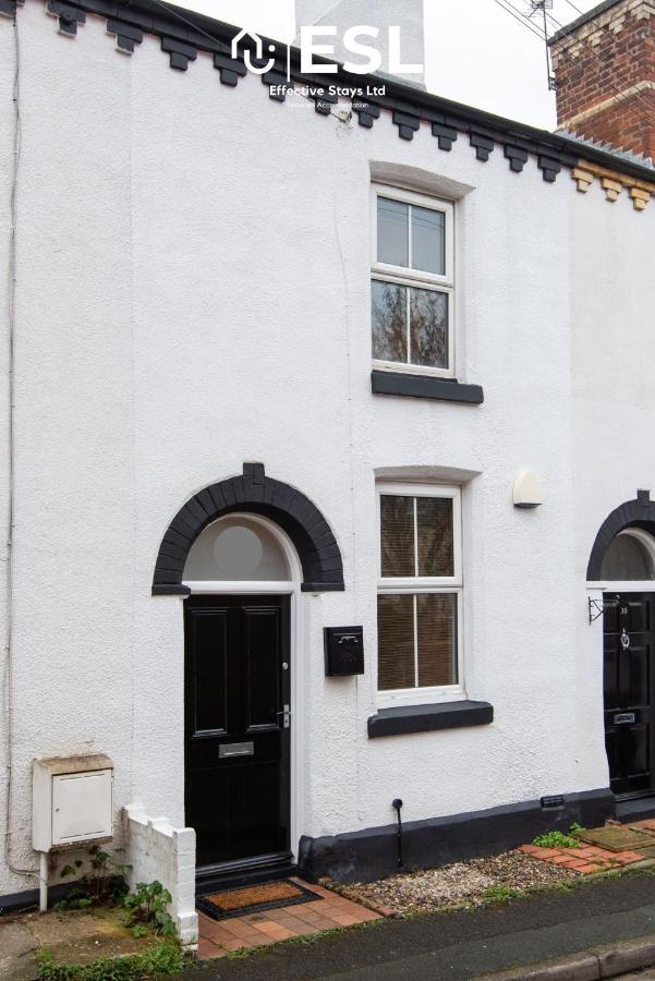 2 Bedroom Terrace Cottage, Parking, 5 Minutes Drive To Royal Shrewsbury Hospital Esterno foto